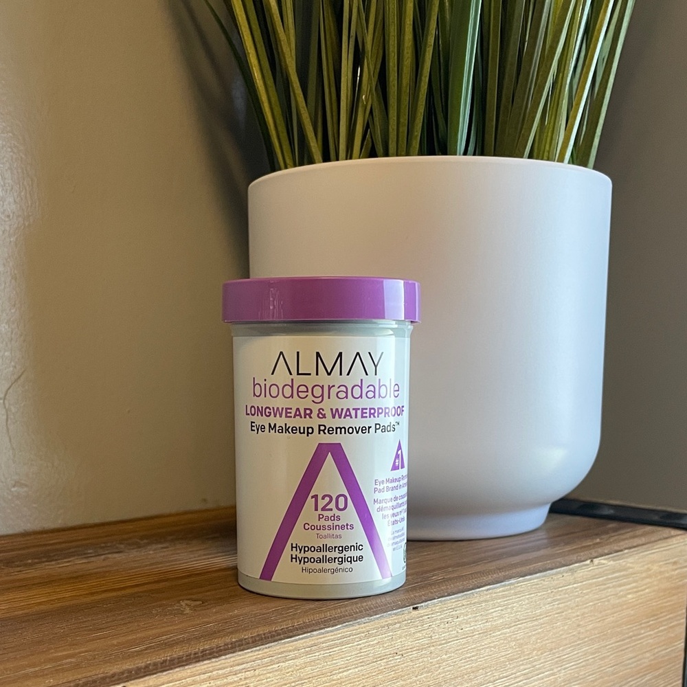 Almay Biodegradable Eye Makeup Remover Pads - Purple and White